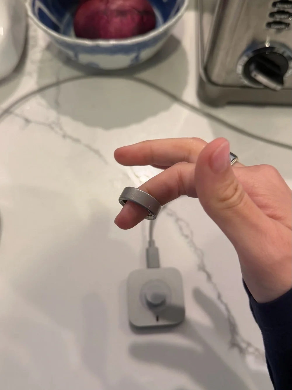 Oura Ring 4 Size 8 brushed silver with charger and travel charging case